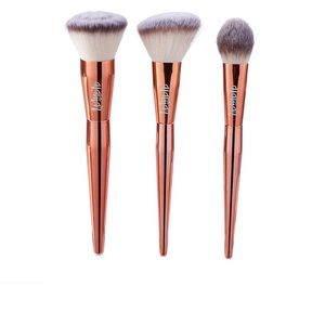 Makeup face brushes